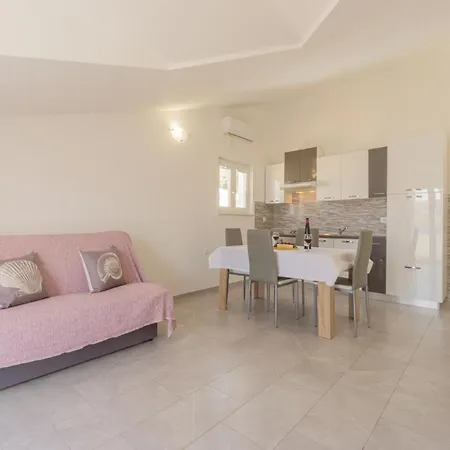 Reful Top Modern Facility With Large Terrace Or Balcony Metajna Room photo