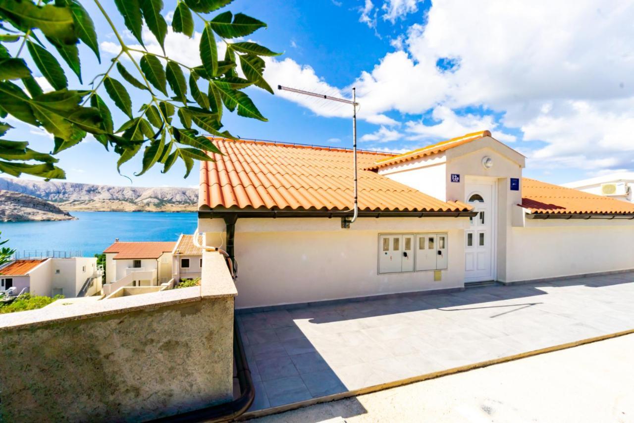 Reful Modern Facility With Large Terrace Or Balcony Apartman