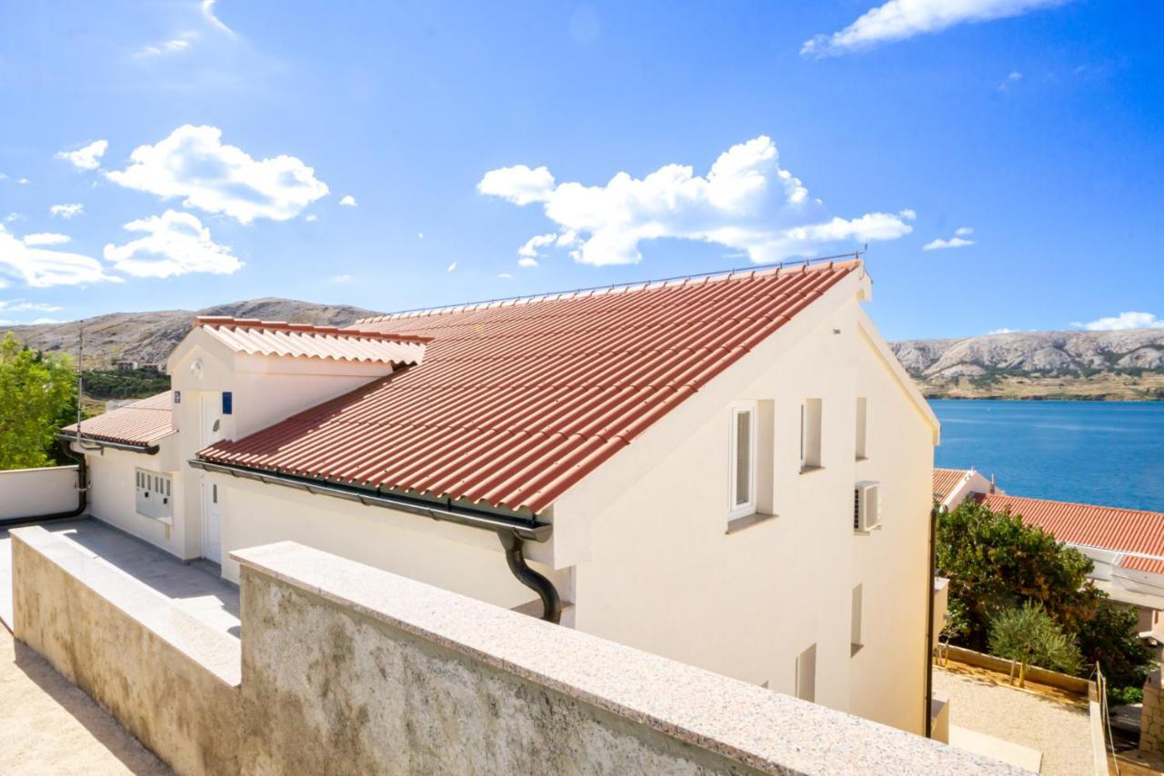 Apartment Reful Modern Facility With Large Terrace Or Balcony Metajna