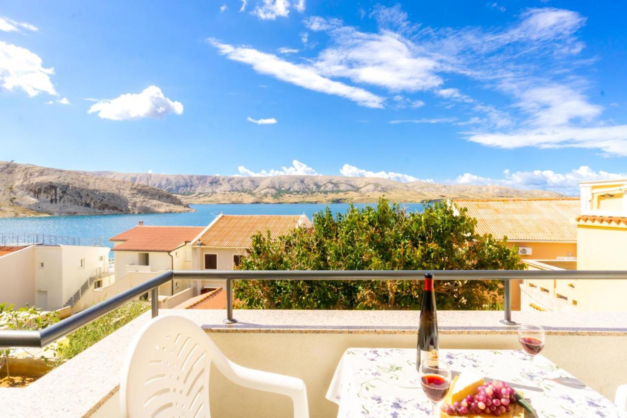 Reful Modern Facility With Large Terrace Or Balcony Apartment Metajna