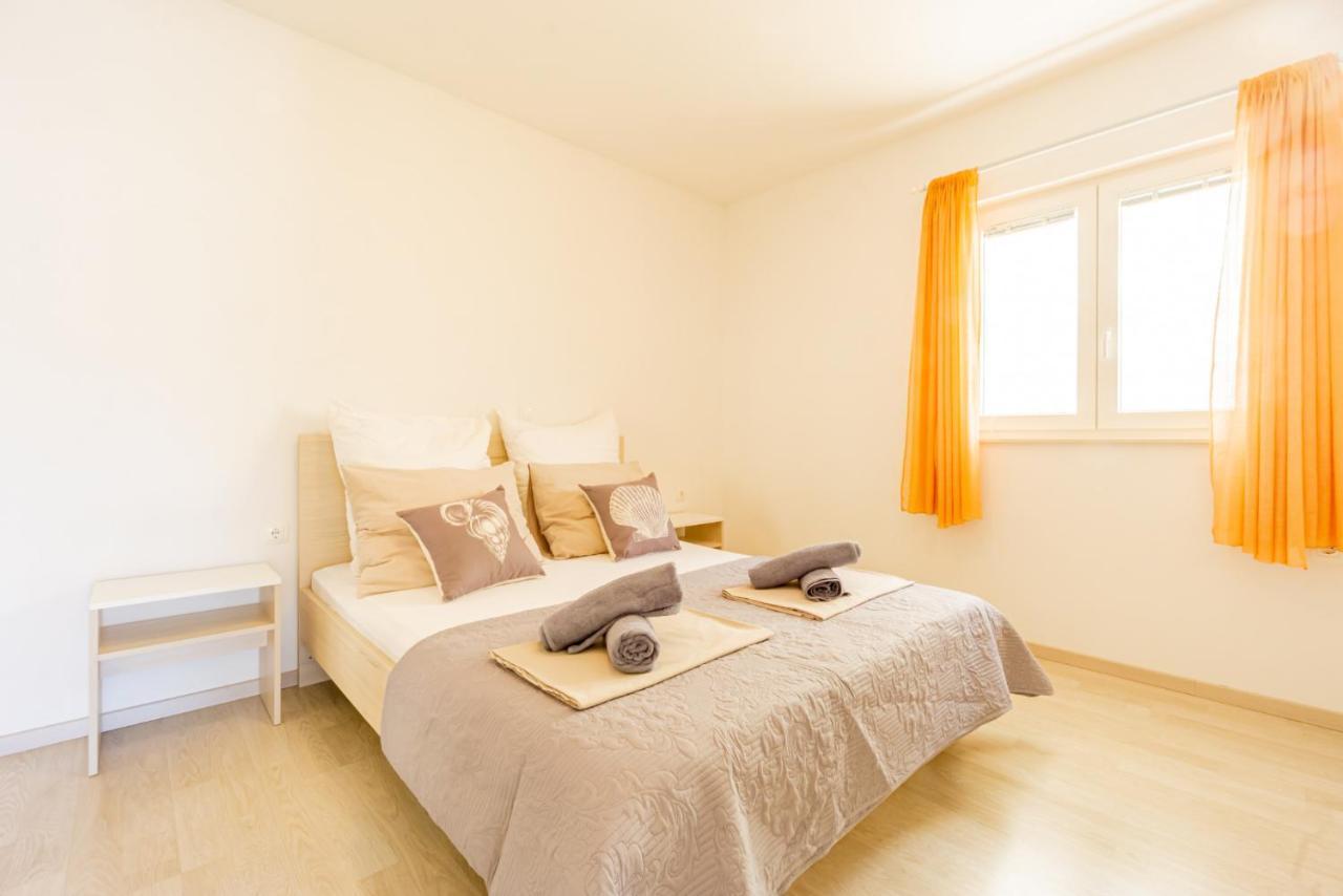 Reful Modern Facility With Large Terrace Or Balcony
